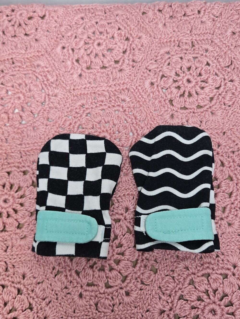 Lovevery Black & White Mittens - The Looker Play Kit